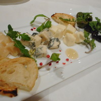 大磯迎賓舘 - チーズ、オリーブ盛り合せ