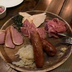 炭焼き&ワイン ドリフト - ソーセージとハム
