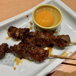 魚民 - レバー串 卵黄添え