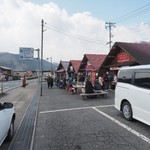 高丸商店 - お店の周りの店舗の様子