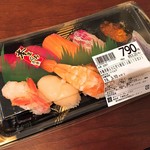 ライフ - 本鮪赤身入りにぎり寿司(税抜790円)