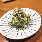炉端炭火 回 - 苦菜の白和え