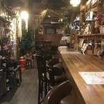 ウッド・バック - 落ち着いた店内