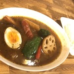 ウッド・バック - ラムすじとチョリソー野菜のスープカレー（900円）