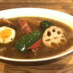 ウッド・バック - ラムすじとチョリソー野菜のスープカレー（辛さの設定はありません）