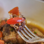 Bien - "豕五花肉（ぶたばらにく）オーベルニュ風（ふう）"、蕃茄（あかなす）