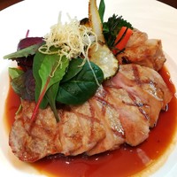 Anchor Tokyo (ザ・ゲートホテル東京 by HULIC) - 国産豚ロースのグリル メスクラン添え ペドロヒメネスソース