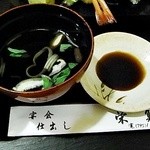 栄鮨 - 吸い物と醤油