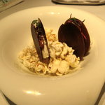 タパス①フォアグラ・ムースとカカオサブレのサンド