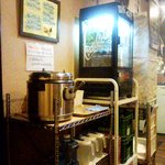 キッチンきむら - ドリンクサーバーとスープコーナー