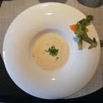 ブタリ - 新玉葱のポタージュ 山菜のフリット 金柑のアクセント
