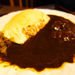 居酒屋　益正 - オムライス黒カレー590円。