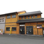 一升びん - 外観 (駐車場より)