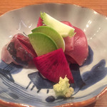 魚菜料理 縄屋 - 造り：鯵、鮪、赤青大根、子持高菜