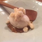 魚菜料理 縄屋 - 水菓子：xxx煮出しアイス 干し柿ソース、ソトイ（和チーズ）、餅花あられ