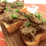 トラットリア 29 - 「なすのペーストのクロスティーニ」：ほんのりバジル！艶やかでトロ～ンとリッチな味わい！