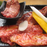 焼肉トラジ PARAM カレッタ汐留店 - タン、ハラミ、カルビ