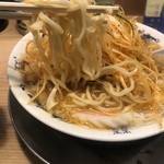 煮干そば 流。 - アブラ煮干しそば 並  ＋ 辛ネギ
      
      麺リフトアップ