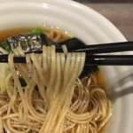 Mendokoro Fuujin - 正油そば 肉1枚・味玉
                        麺リフト