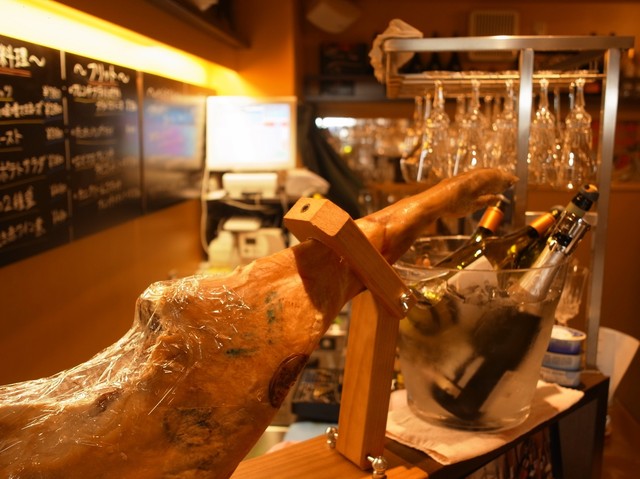 立ち飲みワイン Cave カーヴ 東梅田 イタリアン 食べログ