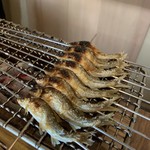 松川 - 見事なもろこの串打ち