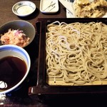 蕎麦処 多賀 - 辛味大根蕎麦（2枚重ね）1600円。