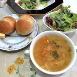 ミラベル - セットの「野菜スープ」＆「サラダ」＆ パン