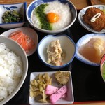 島勝 - とろろめし定食 950円。