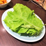 東海苑 - サンチュ。