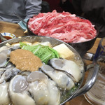 すき焼･鍋物 なべや - かきみそ鍋と牛肉鉄鍋