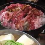 すき焼･鍋物 なべや - 牛肉鉄鍋をぐつる