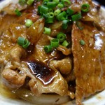 北海道旨いもの居酒屋 ヤマノキ -  小鉢、お新香、とろろ昆布汁付きで、８８０円。