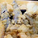 立喰いそば とんがらし - なすも3本あった