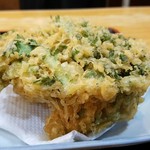 立喰いそば とんがらし - 春菊天です　これまた大きい