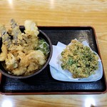 立喰いそば とんがらし - 上空から　盛り合わせ＋春菊天