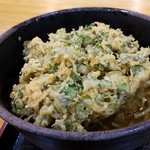 立喰いそば とんがらし - 丼が見えない位にある