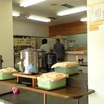 こがね製麺所 富士宮店 - 店舗内（トッピングはご希望で）