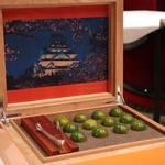 ラ・ベ - チョコ　まいうー♪♪　箱は、シェフ自らリメイク、元は葉巻の箱。