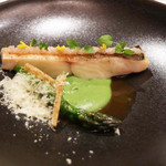 ラ・ベ - 本日の魚 グリーンアスパラガスとアニスソヴァージュ