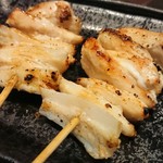 やきとり 六二六 - 軟骨。塩。結構肉がついてます。