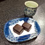 あや菜 - バレンタインで特別にいただいた、開運堂の「サンタンチョコ」。松本を代表する和菓子店の一つ