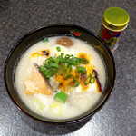 あや菜 - 粕汁雑煮（￥650）。鮭・大根・れんこんなど具沢山、八幡屋磯五郎の七味がベストマッチ！