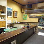 あや菜 - L字カウンターのみの小さなお店（奥に宴会部屋あり）。冬は閑散期とのことで、落ち着いて呑める