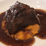 ラ リベラ - 新得牛頰肉の赤ワイン煮 人参のピューレ