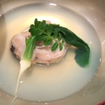 鮨みなと - 九十九里産蛤の椀 吸い口木の芽 鶯菜