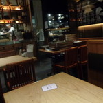 Musubu Tamachi Uokin - テーブル席に着席です