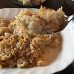 山香 - すぐに『あ！？』とは思ったんだけどね〜〜〜コレはきっと“永谷園のチャーハンの素”だな・・・独特な具を見ればね。美味い！！！ってインターネットで見たんだけどね・・・そりゃ大手の商品ですから。