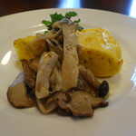 ウィウィ - 自家製ベーコンとキノコのソースのオムレツ