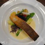 ウィウィ - ノルウェー・サーモンのポワレ～ソース・ヴァンブラン～