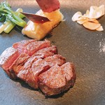 嘉門 - メインの牛肉フィレ肉、レアで